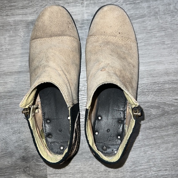 SOREL Major Low Tan Suede Leather Zebra Print Side Zip Ankle Bootie Boots - Picture 3 of 10